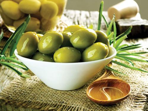 Купить Зеленые оливки с косточкой