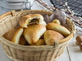 Купити Пиріжки з картоплею та грибами / Пирожки с картошкой и грибами