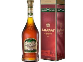 Купить Бренди ARARAT Отборный 7 лет выдержки 0.7 л 40% в подарочной упаковке