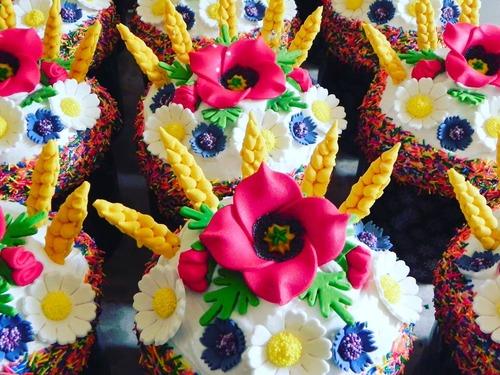 Купити Паска з родзинками та квітами маку / Паска с изюмом и цветами мака